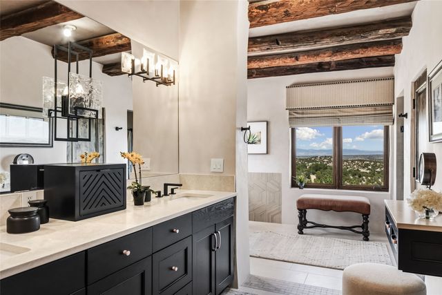 17 Vuelta Rosal, Santa Fe, NM 87506