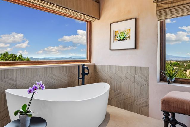 17 Vuelta Rosal, Santa Fe, NM 87506