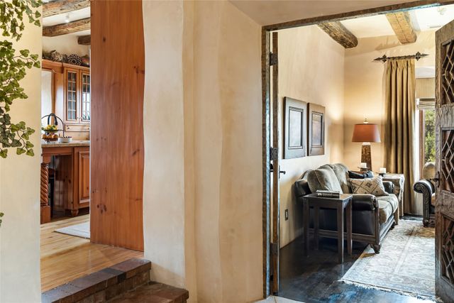 17 Vuelta Rosal, Santa Fe, NM 87506