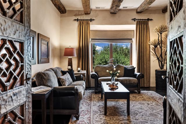 17 Vuelta Rosal, Santa Fe, NM 87506