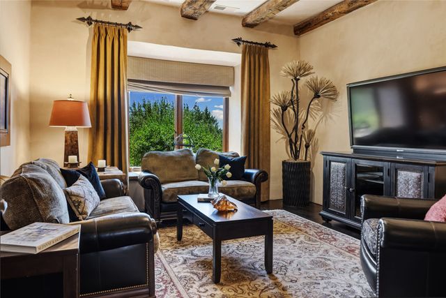 17 Vuelta Rosal, Santa Fe, NM 87506