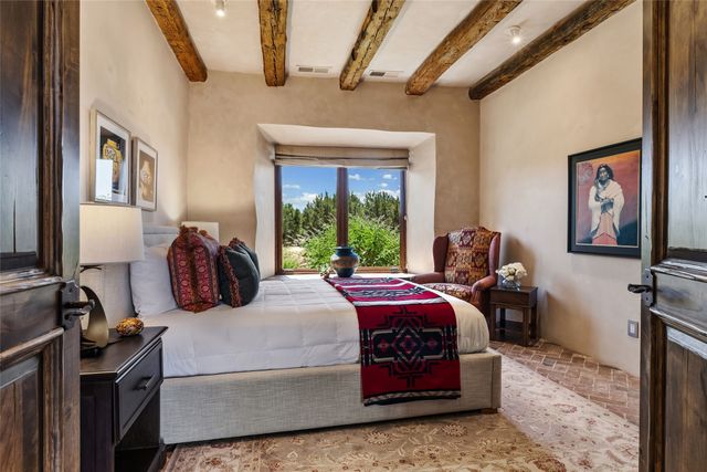 17 Vuelta Rosal, Santa Fe, NM 87506