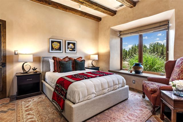 17 Vuelta Rosal, Santa Fe, NM 87506