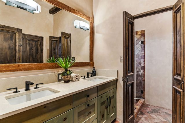 17 Vuelta Rosal, Santa Fe, NM 87506