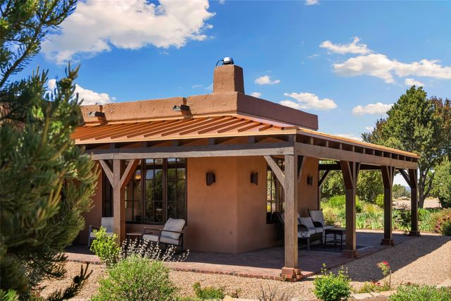 17 Vuelta Rosal, Santa Fe, NM 87506