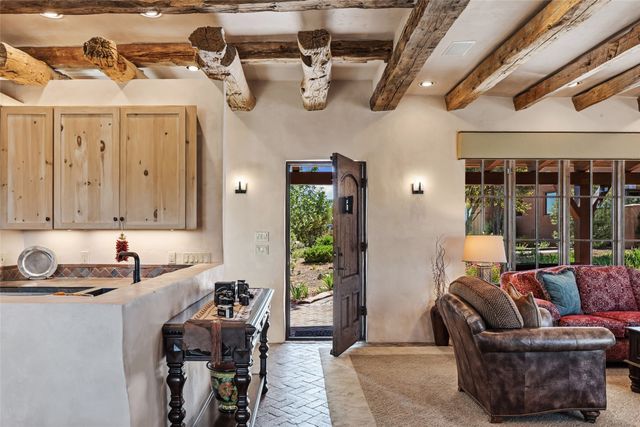 17 Vuelta Rosal, Santa Fe, NM 87506