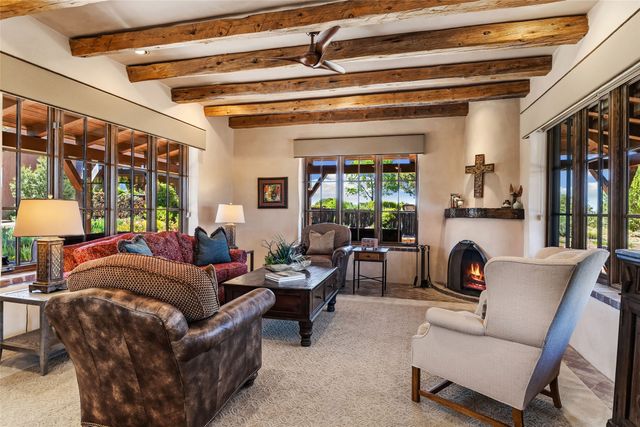 17 Vuelta Rosal, Santa Fe, NM 87506