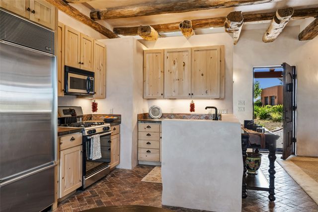 17 Vuelta Rosal, Santa Fe, NM 87506