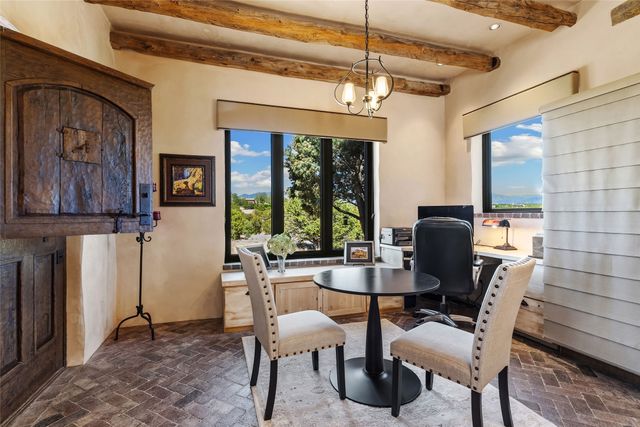 17 Vuelta Rosal, Santa Fe, NM 87506