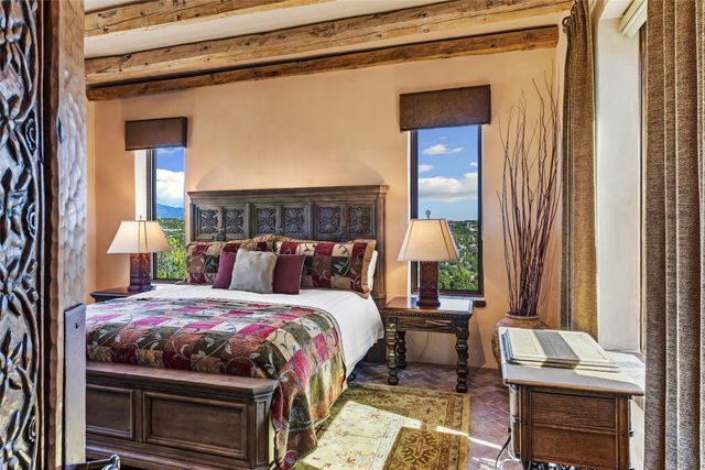 17 Vuelta Rosal, Santa Fe, NM 87506