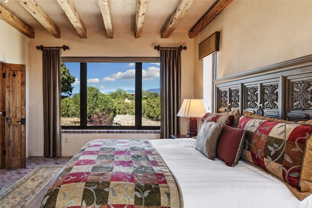 17 Vuelta Rosal, Santa Fe, NM 87506