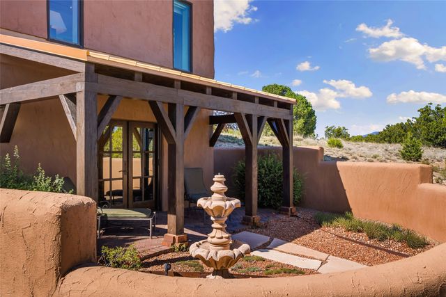 17 Vuelta Rosal, Santa Fe, NM 87506