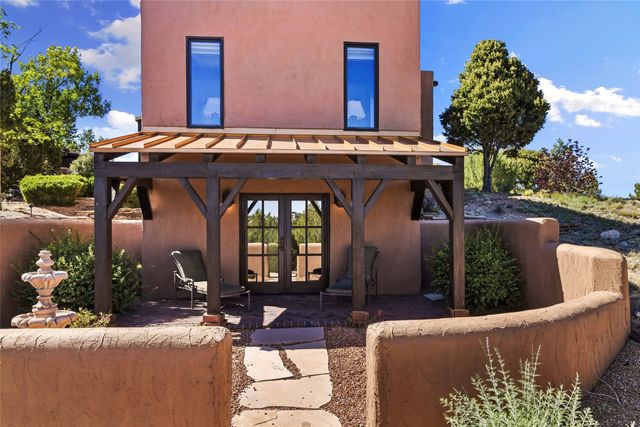 17 Vuelta Rosal, Santa Fe, NM 87506
