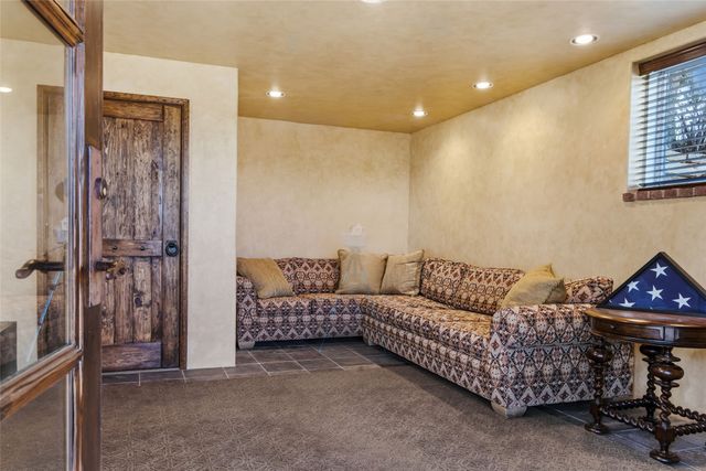 17 Vuelta Rosal, Santa Fe, NM 87506