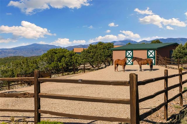 17 Vuelta Rosal, Santa Fe, NM 87506