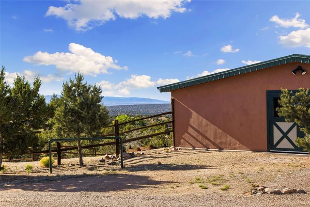17 Vuelta Rosal, Santa Fe, NM 87506