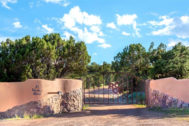 17 Vuelta Rosal, Santa Fe, NM 87506