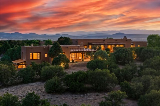 17 Vuelta Rosal, Santa Fe, NM 87506