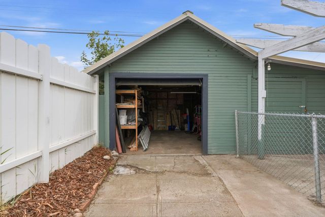221 W Carlisle St, Spokane, WA 99205