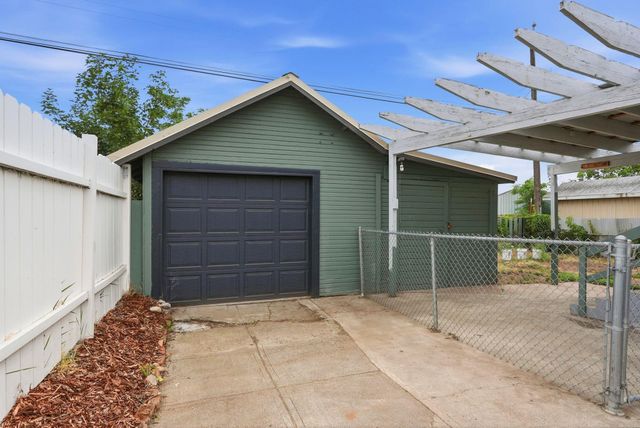 221 W Carlisle St, Spokane, WA 99205