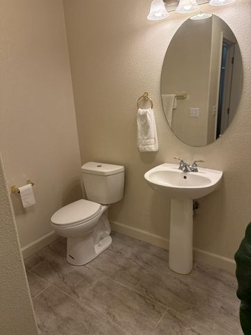 8002 N 5th Street, Fresno, CA 93720
