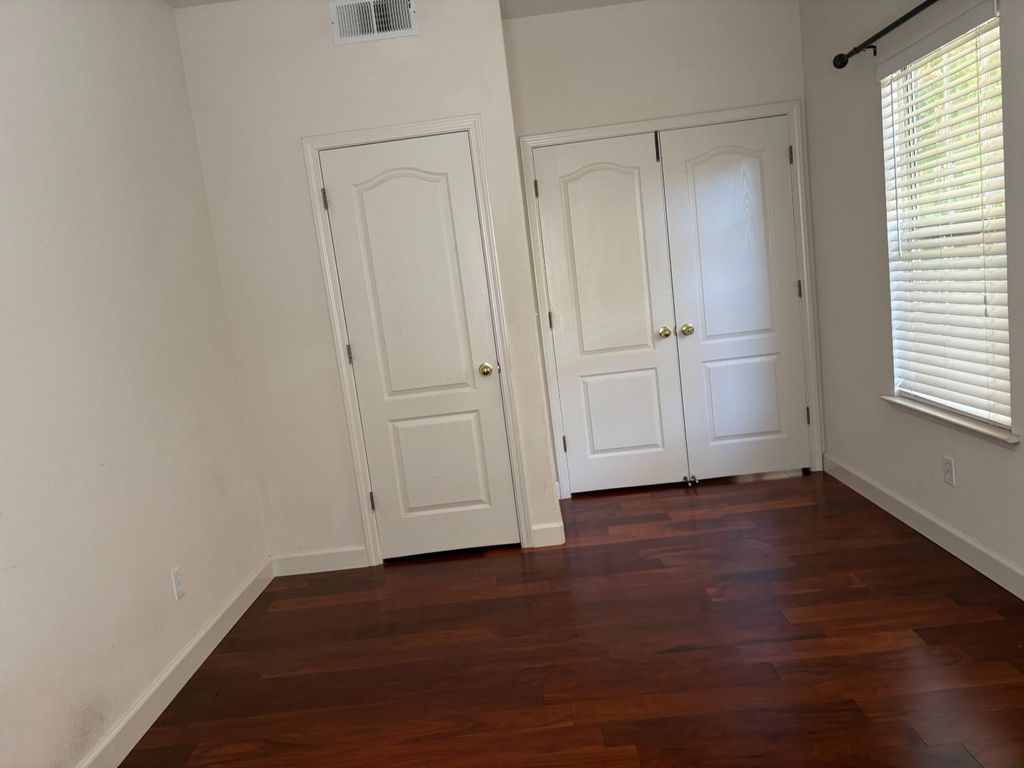 Image 12 of property listing at 8002 N 5th Street, Fresno, CA 93720