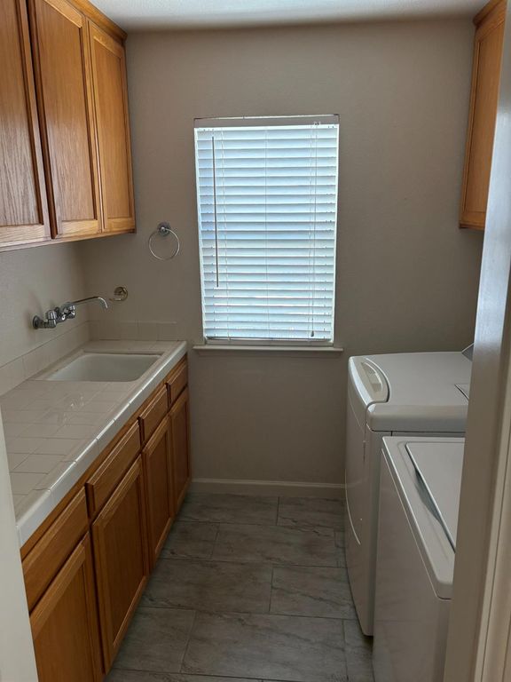 Image 15 of property listing at 8002 N 5th Street, Fresno, CA 93720
