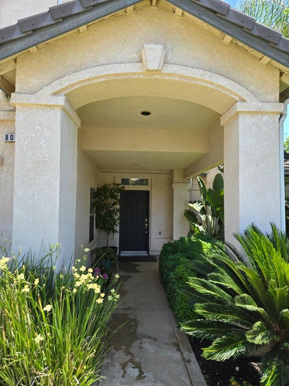 Image 2 of property listing at 8002 N 5th Street, Fresno, CA 93720