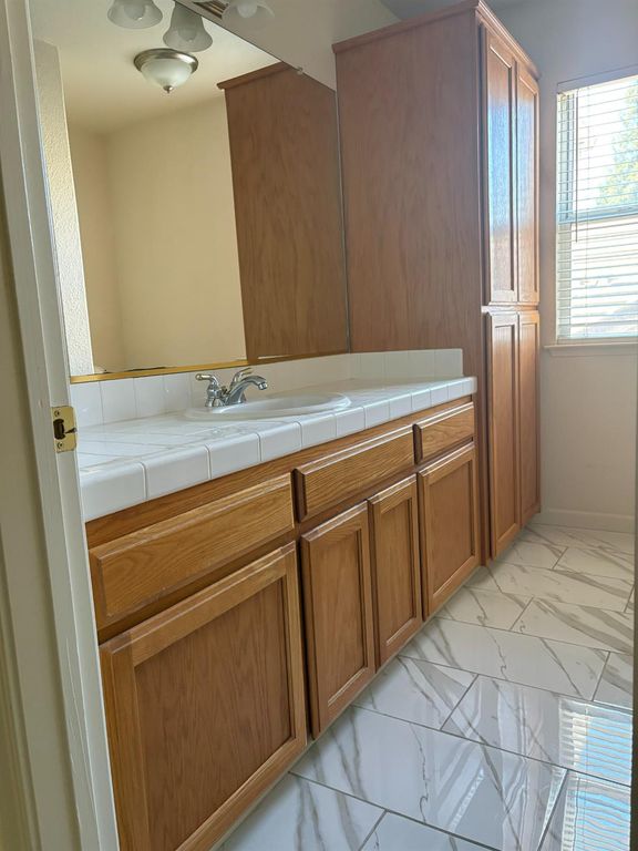 Image 26 of property listing at 8002 N 5th Street, Fresno, CA 93720