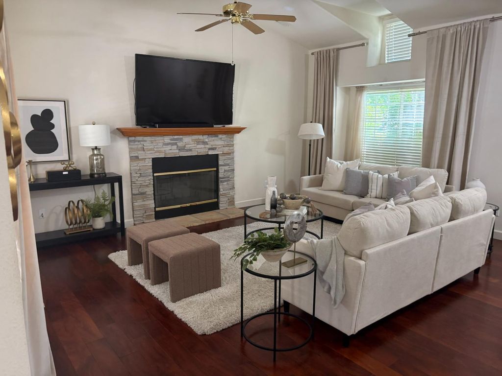 Image 5 of property listing at 8002 N 5th Street, Fresno, CA 93720