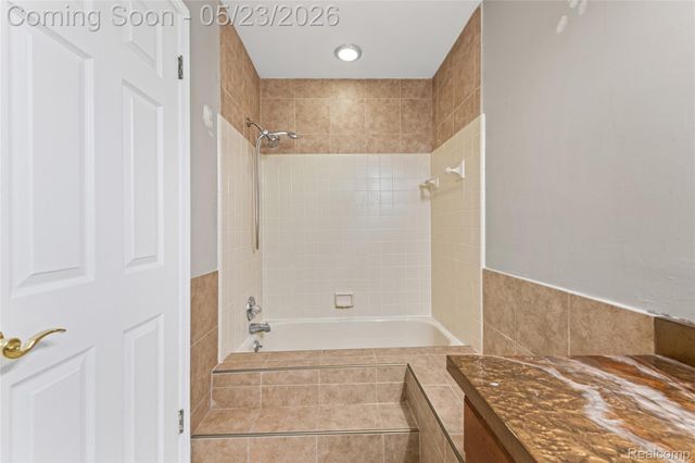 45511 Dover Drive, Macomb Township, MI 48044