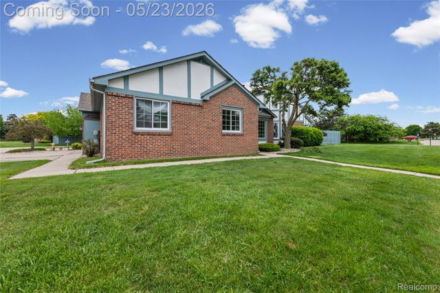 45511 Dover Drive, Macomb Township, MI 48044