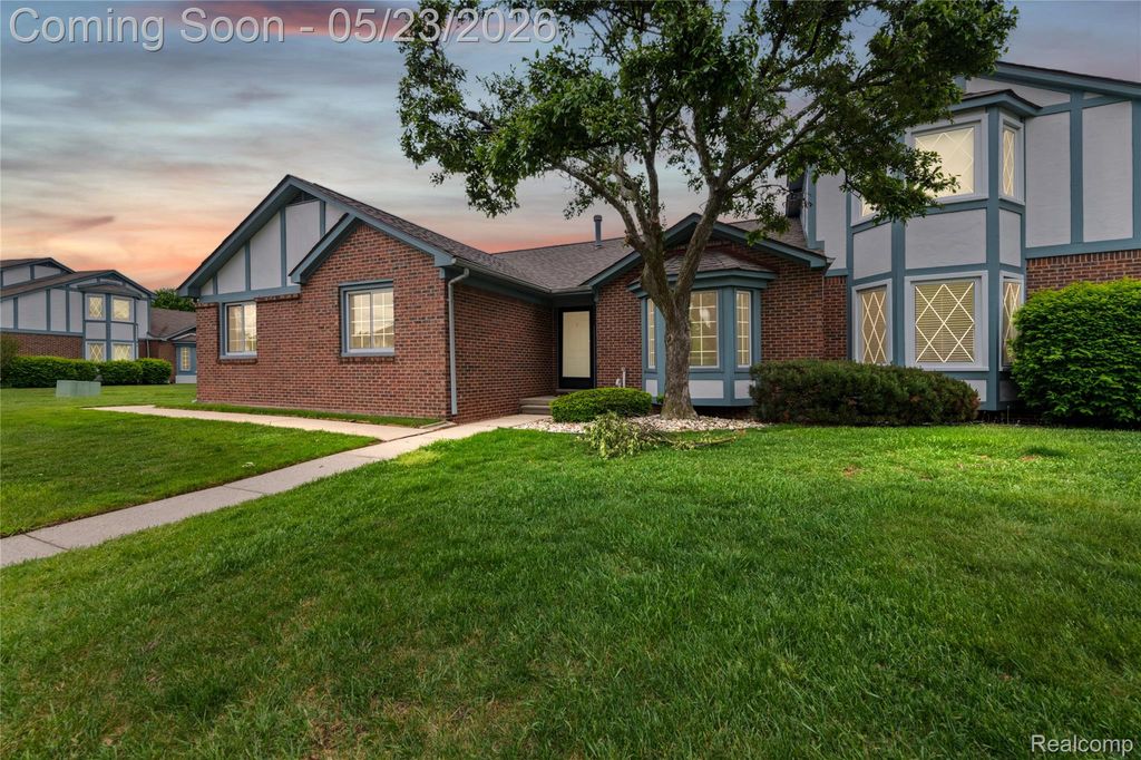 45511 Dover Drive, Macomb Township, MI 48044