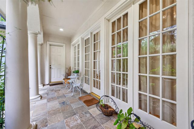 22 Frontenac Way, The Woodlands, TX 77382