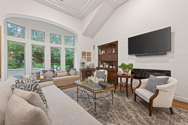 22 Frontenac Way, The Woodlands, TX 77382