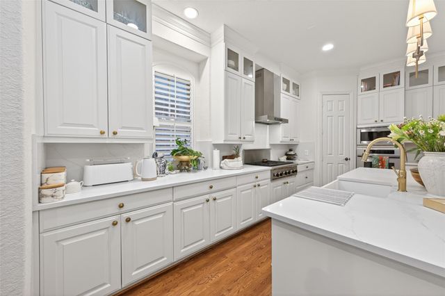 22 Frontenac Way, The Woodlands, TX 77382