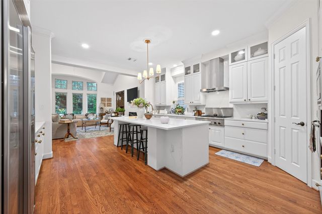 22 Frontenac Way, The Woodlands, TX 77382