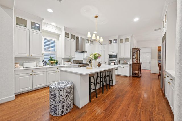 22 Frontenac Way, The Woodlands, TX 77382
