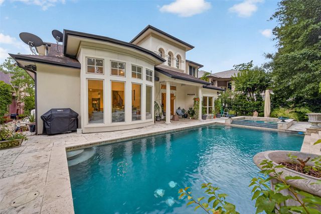 22 Frontenac Way, The Woodlands, TX 77382