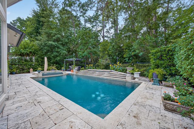 22 Frontenac Way, The Woodlands, TX 77382