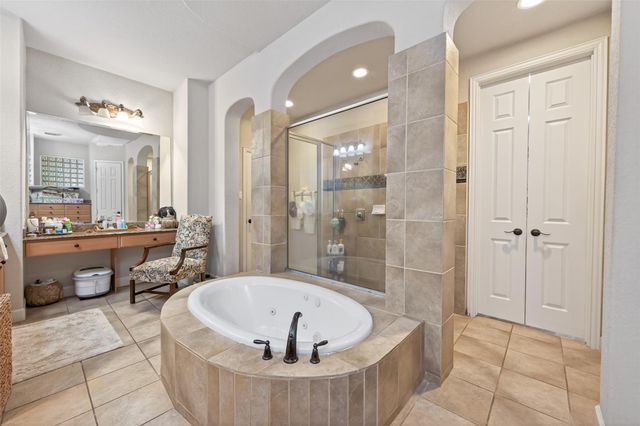 22 Frontenac Way, The Woodlands, TX 77382