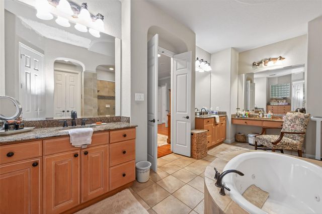 22 Frontenac Way, The Woodlands, TX 77382