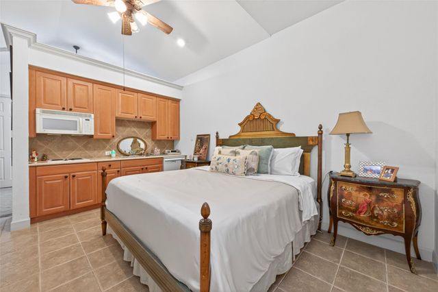 22 Frontenac Way, The Woodlands, TX 77382