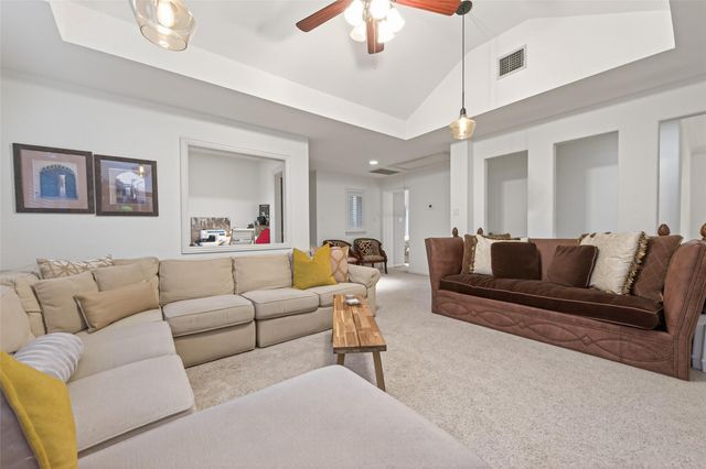 22 Frontenac Way, The Woodlands, TX 77382