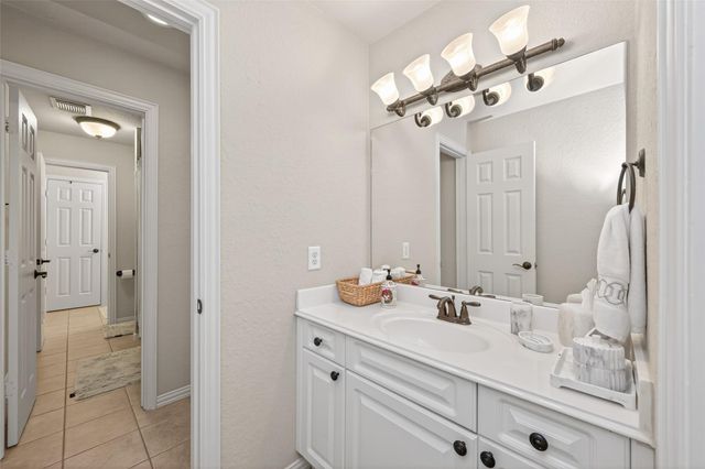 22 Frontenac Way, The Woodlands, TX 77382