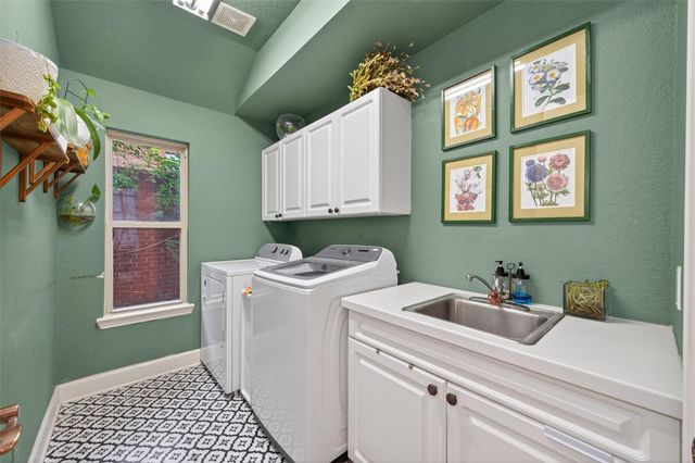 22 Frontenac Way, The Woodlands, TX 77382