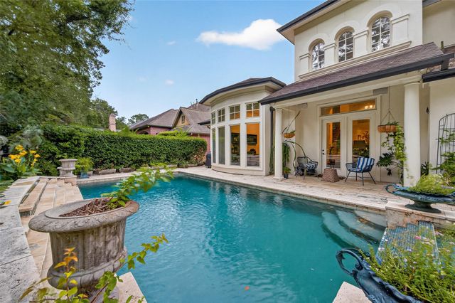 22 Frontenac Way, The Woodlands, TX 77382