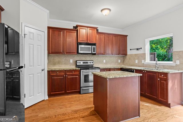 1425 Liberty Parkway NW, Atlanta, GA 30318