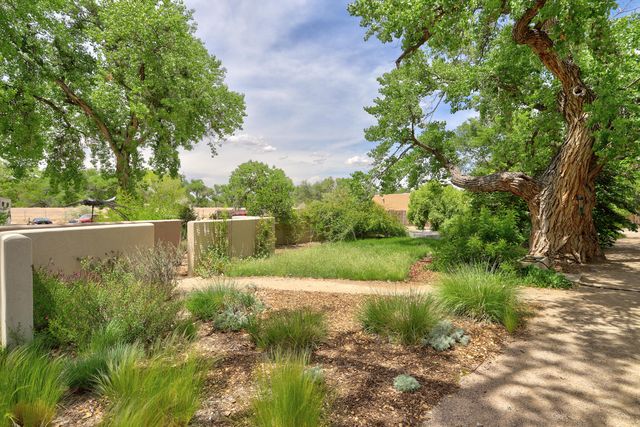 2535 Elfego Place NW, Albuquerque, NM 87107