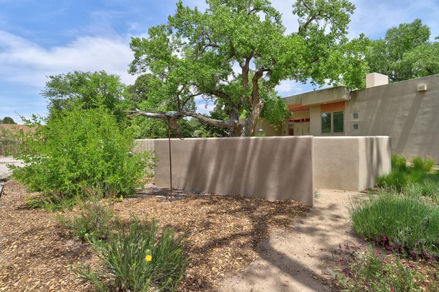 2535 Elfego Place NW, Albuquerque, NM 87107